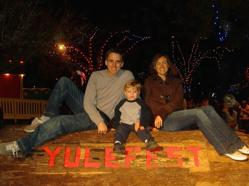 Hildebrand Christmas ScreenSaver/800x600_2006-12-14-Trail-Of-Lights-19 31.jpg